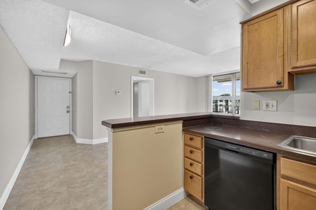 724 EXECUTIVE CENTER Drive 36, West Palm Beach, FL 33401