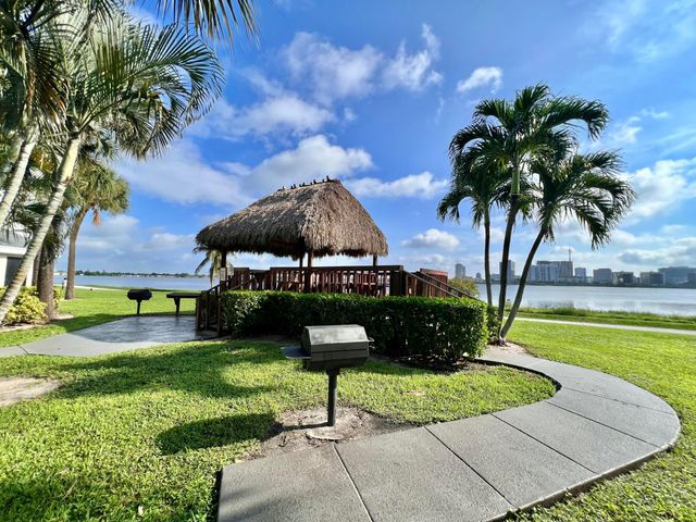 724 EXECUTIVE CENTER Drive 36, West Palm Beach, FL 33401