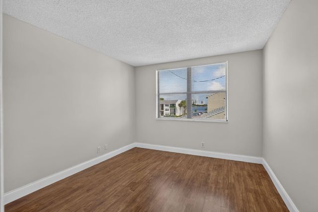 724 EXECUTIVE CENTER Drive 36, West Palm Beach, FL 33401