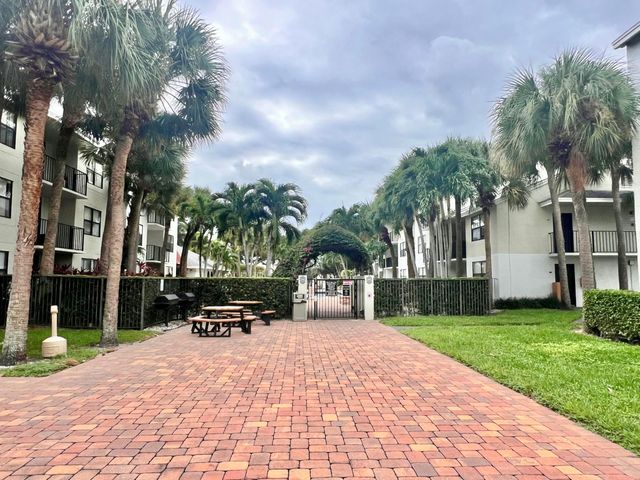 724 EXECUTIVE CENTER Drive 36, West Palm Beach, FL 33401