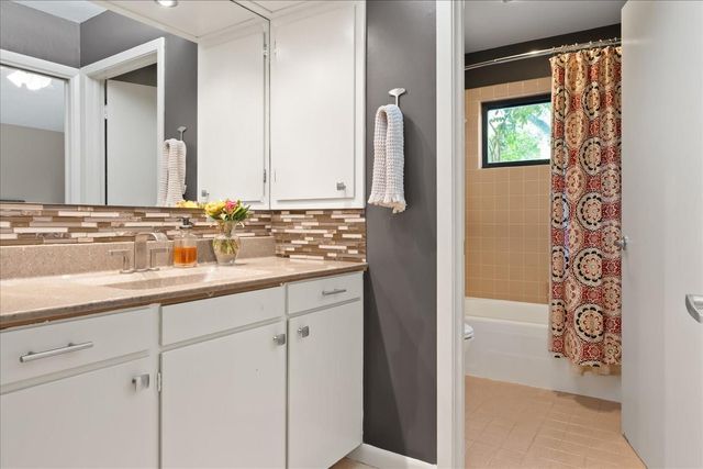 104 W Mimosa CIR, San Marcos, TX 78666
