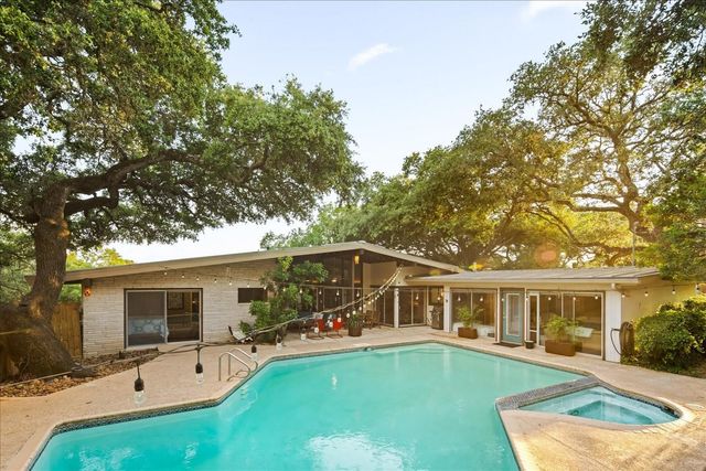 104 W Mimosa CIR, San Marcos, TX 78666