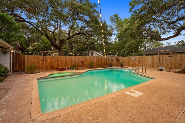 104 W Mimosa CIR, San Marcos, TX 78666
