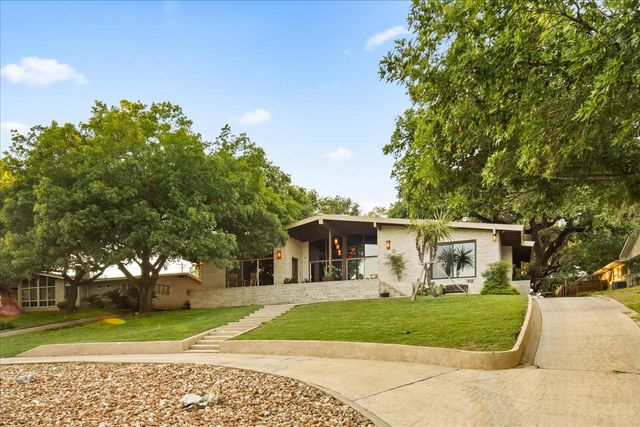 104 W Mimosa CIR, San Marcos, TX 78666