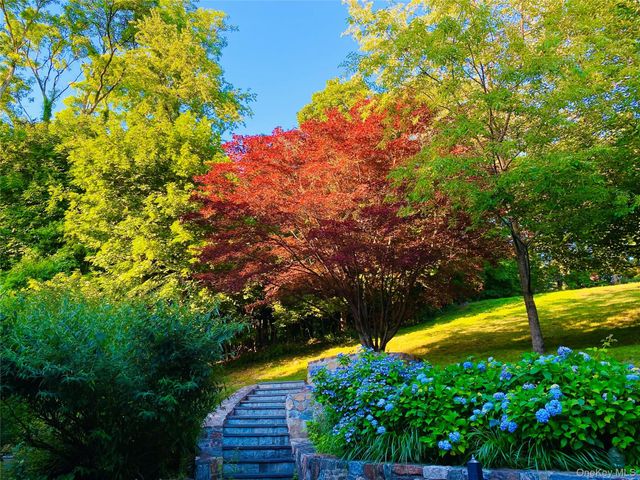 230 Ridgecrest Road, Briarcliff Manor, NY 10510