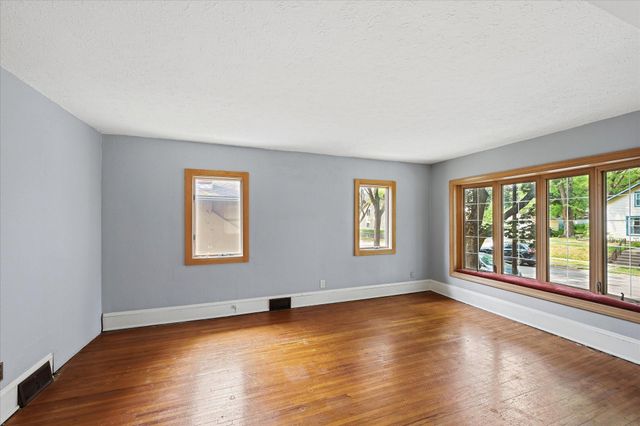 1918 Clear Avenue, Saint Paul, MN 55119