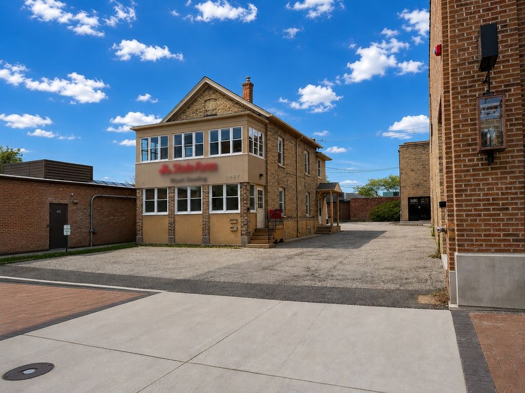 1907 2nd Street 200, Highland Park, IL 60035