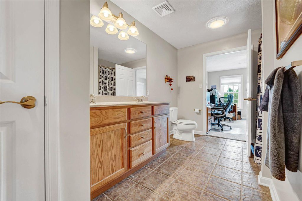 Image 15 of property listing at 131 ALMA MATER CT #A, State College, PA 16803