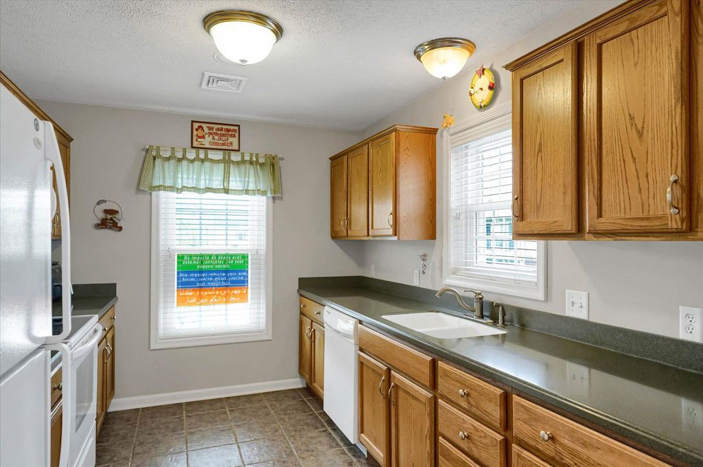 Image 2 of property listing at 131 ALMA MATER CT #A, State College, PA 16803