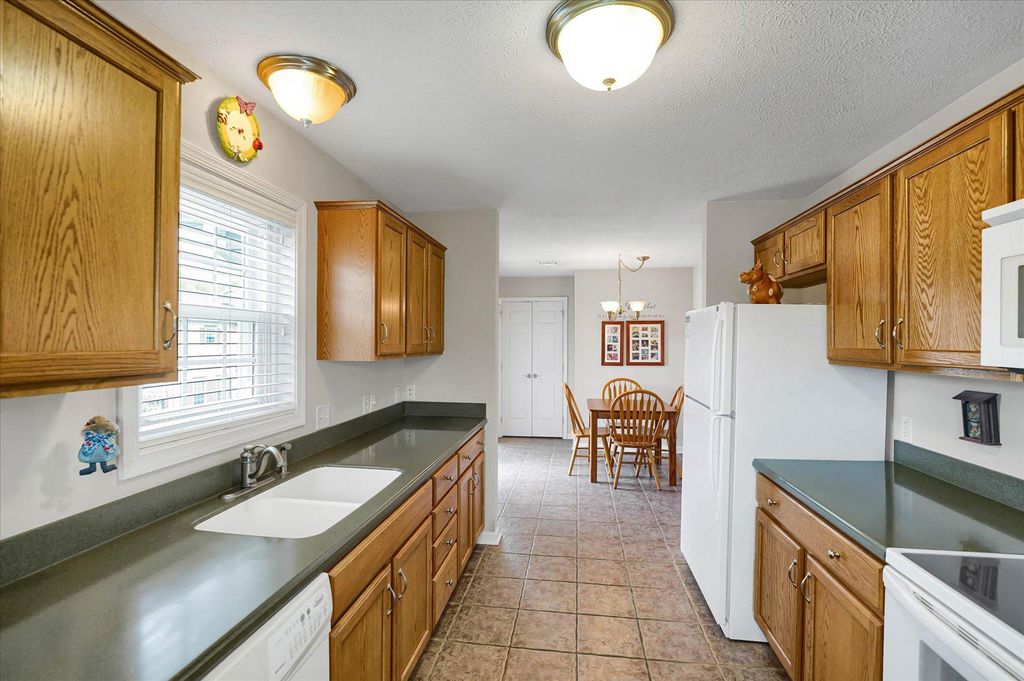 Image 3 of property listing at 131 ALMA MATER CT #A, State College, PA 16803