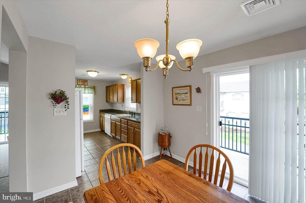 Image 5 of property listing at 131 ALMA MATER CT #A, State College, PA 16803
