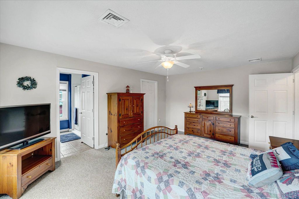 Image 8 of property listing at 131 ALMA MATER CT #A, State College, PA 16803