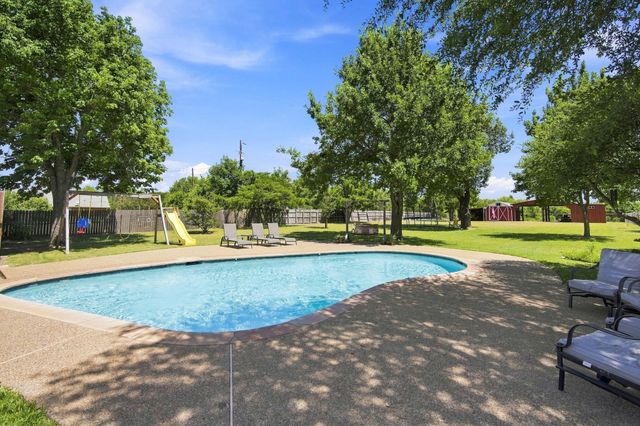 210 Rock Springs Court, Waxahachie, TX 75165