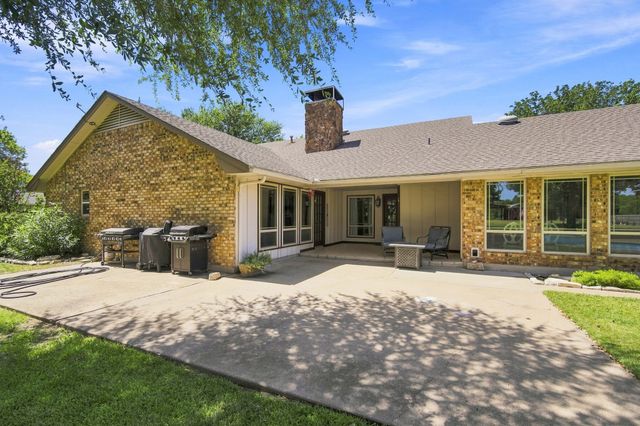 210 Rock Springs Court, Waxahachie, TX 75165