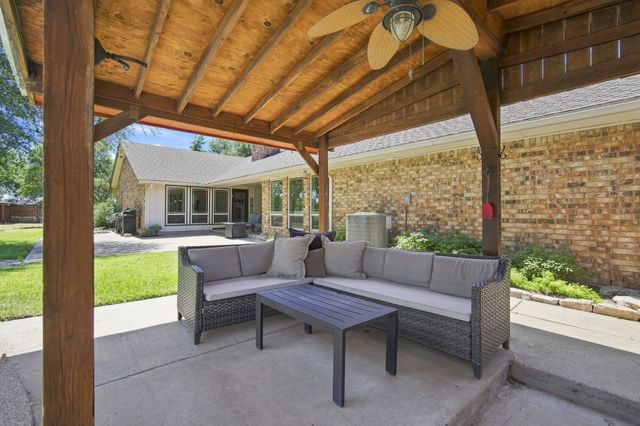 210 Rock Springs Court, Waxahachie, TX 75165