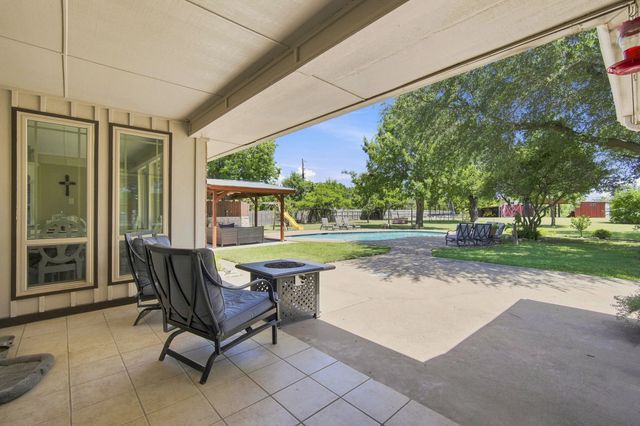210 Rock Springs Court, Waxahachie, TX 75165