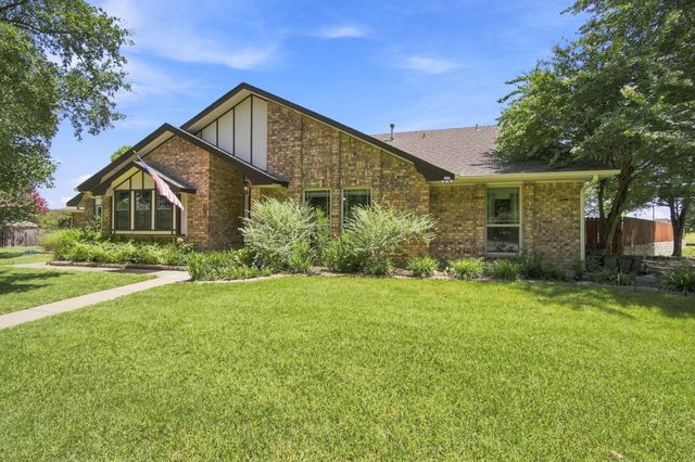 210 Rock Springs Court, Waxahachie, TX 75165