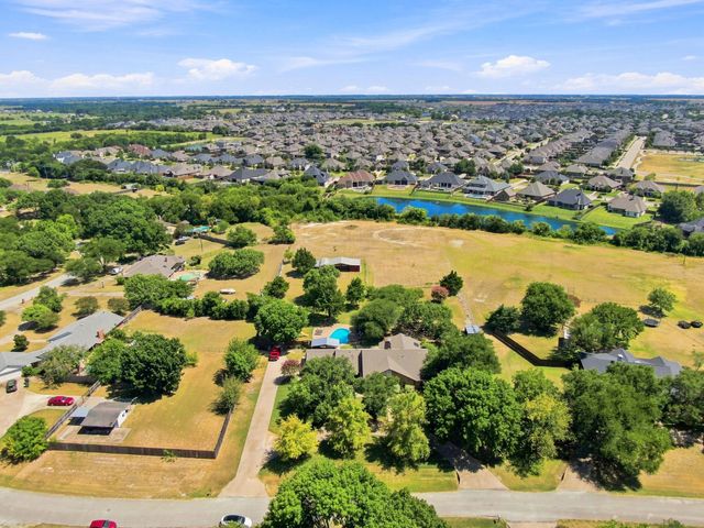 210 Rock Springs Court, Waxahachie, TX 75165