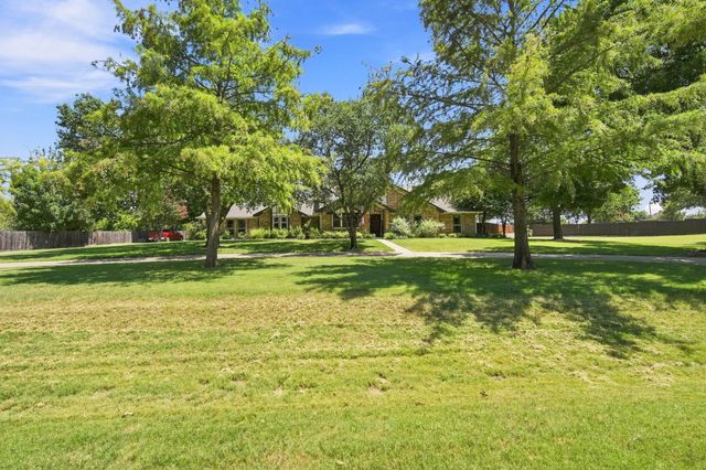 210 Rock Springs Court, Waxahachie, TX 75165