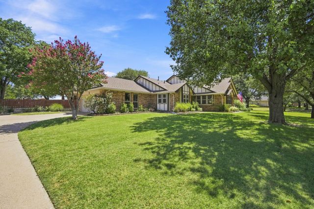 210 Rock Springs Court, Waxahachie, TX 75165