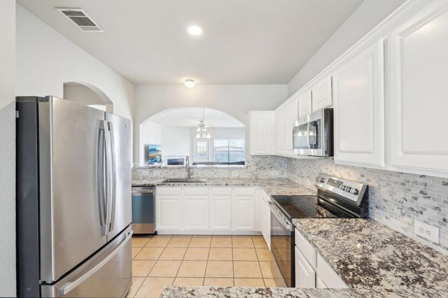 211 Almquist ST, Hutto, TX 78634