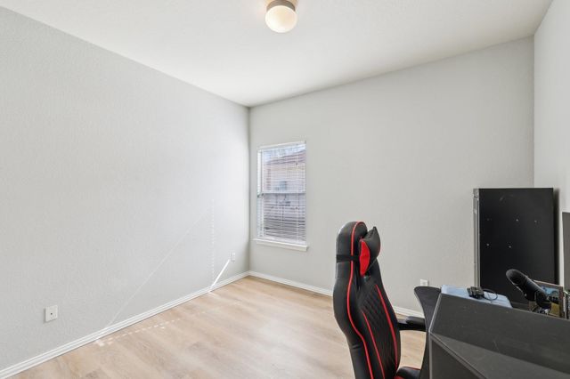 211 Almquist ST, Hutto, TX 78634