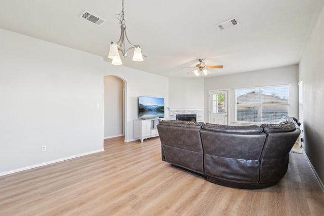 211 Almquist ST, Hutto, TX 78634