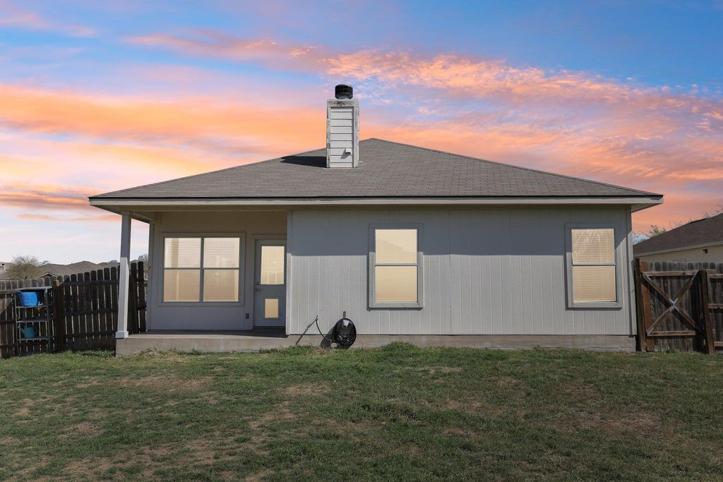 211 Almquist ST, Hutto, TX 78634