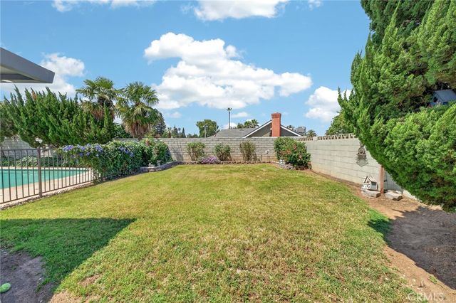 922 S Eureka, Redlands, CA 92373