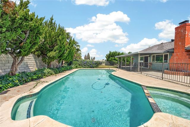 922 S Eureka, Redlands, CA 92373