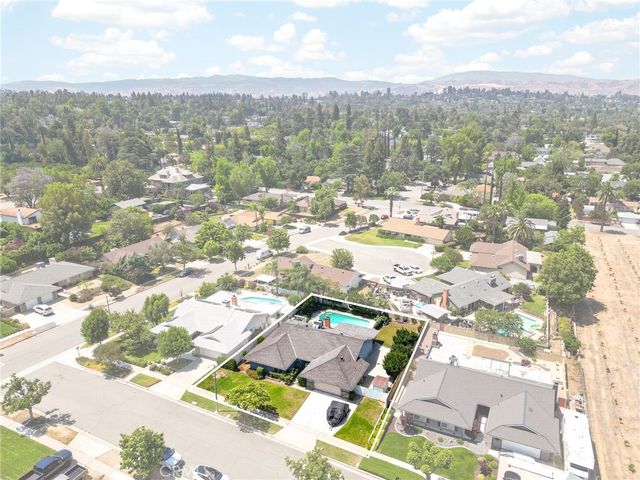 922 S Eureka, Redlands, CA 92373