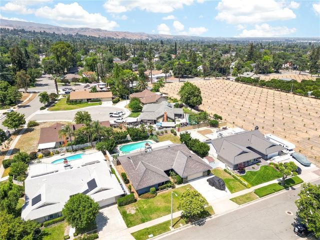 922 S Eureka, Redlands, CA 92373