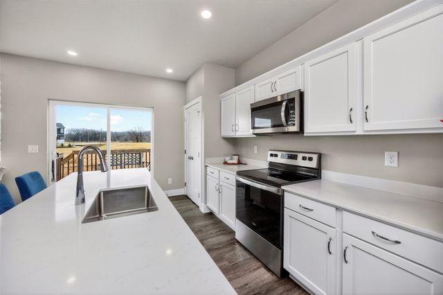 1718 S Redtail Avenue, West Des Moines, IA 50265