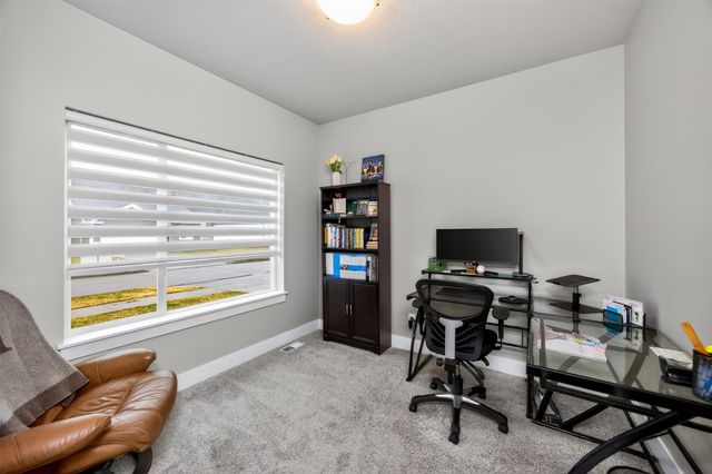 1718 S Redtail Avenue, West Des Moines, IA 50265