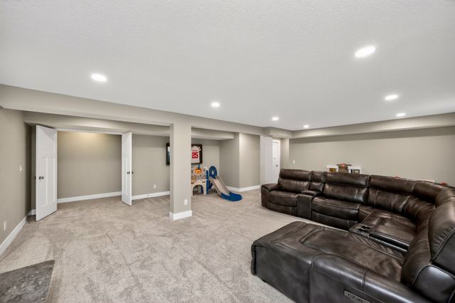 1718 S Redtail Avenue, West Des Moines, IA 50265