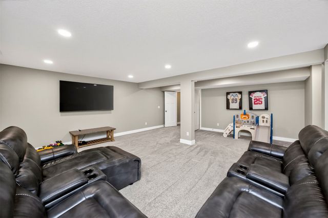 1718 S Redtail Avenue, West Des Moines, IA 50265