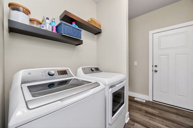 1718 S Redtail Avenue, West Des Moines, IA 50265