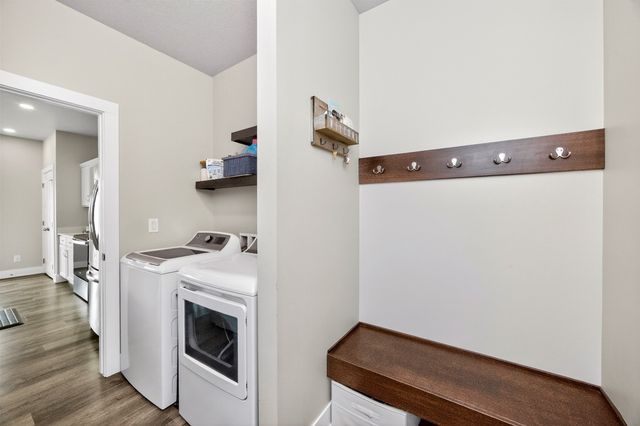 1718 S Redtail Avenue, West Des Moines, IA 50265