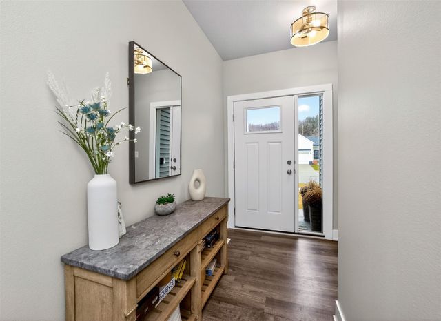 1718 S Redtail Avenue, West Des Moines, IA 50265