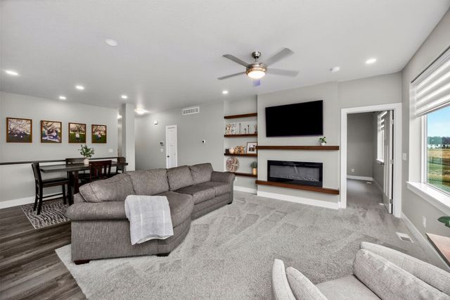 1718 S Redtail Avenue, West Des Moines, IA 50265