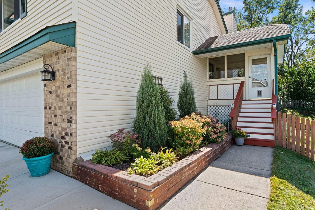 7455 Scot Terrace, Eden Prairie, MN 55346 — photo 2