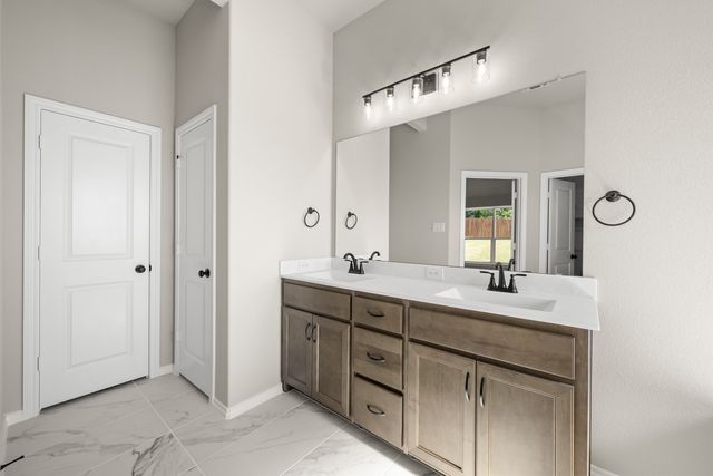 541 Waterford Park Boulevard, Weatherford, TX 76087