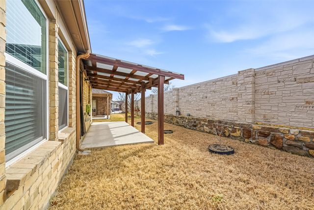 200 Sleepy Willow Lane, Mckinney, TX 75071