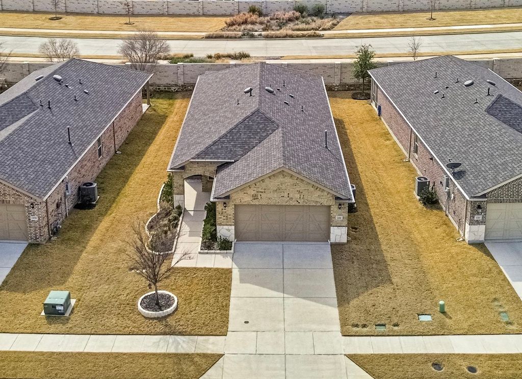 200 Sleepy Willow Lane, Mckinney, TX 75071