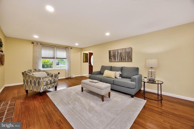 330 HUFFMAN DR, Exton, PA 19341