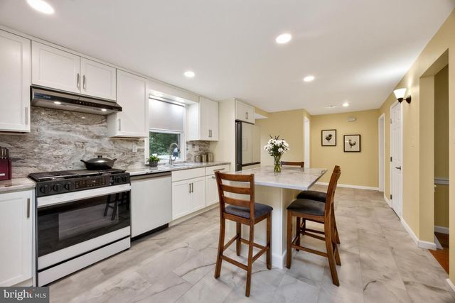 330 HUFFMAN DR, Exton, PA 19341