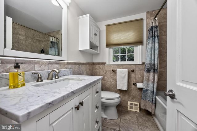 330 HUFFMAN DR, Exton, PA 19341