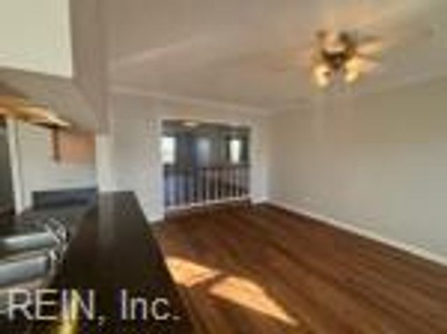 1041 Tottenham LN, Virginia Beach, VA 23454