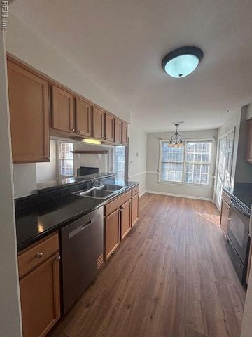 1041 Tottenham LN, Virginia Beach, VA 23454