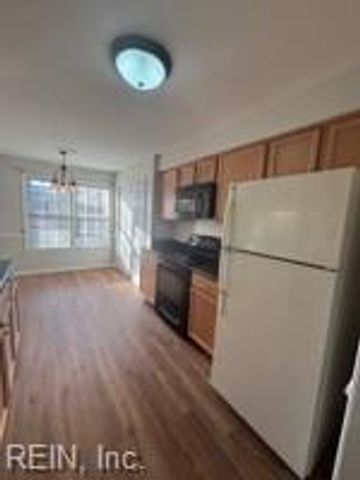 1041 Tottenham LN, Virginia Beach, VA 23454